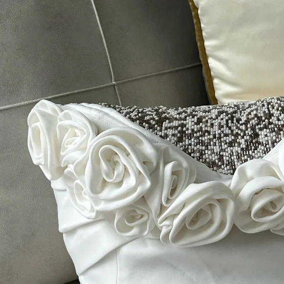 Meshki White Strapless Rose Appliqué Crop Top - Picture 5 of 10